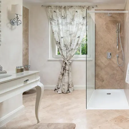 فيلة Cleo Tar-Vabriga