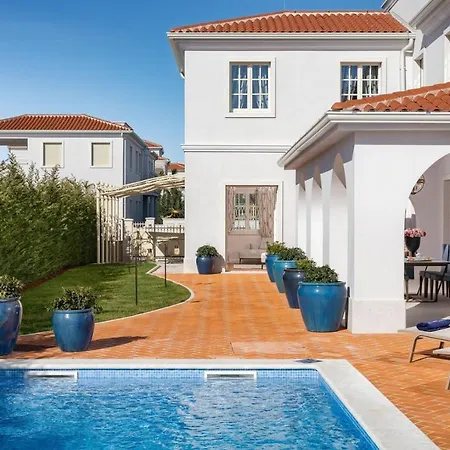Cleo Villa