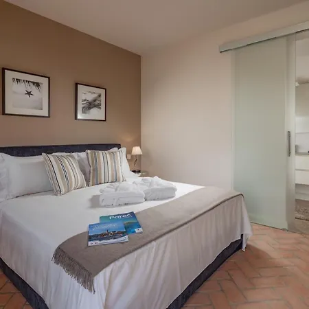 فيلة Cleo Tar-Vabriga